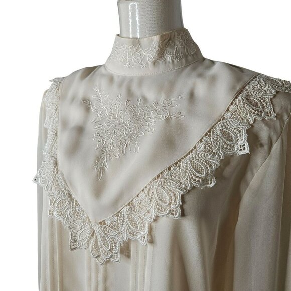 Karen Scott Blouse Size 8 Vintage Victorian Lace Trim & Pintuck Detailing Cream - Picture 1 of 10